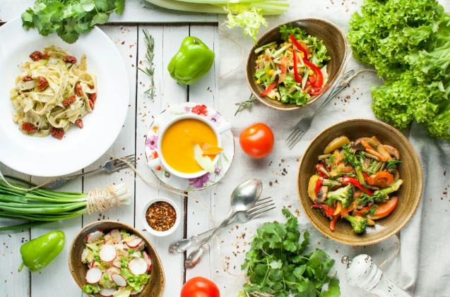不同颜色素食食物可以对Vegan消费者提供不同的营养